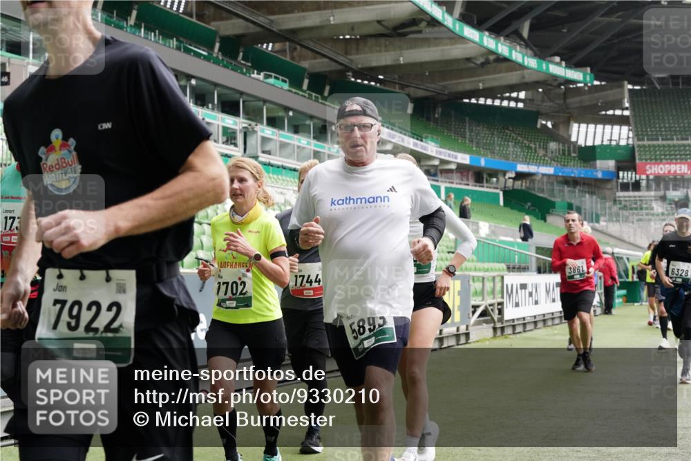 05.10.2025 - 20. swb-Marathon Bremen Michael Burmester http://msf.ph/oto/9330210 05.10.2025 13:02:11 Laufen im Stadion 97, 152, 428, 493, 518, 546, 672, 729, 772, 843, 921, 979, 1030, 1256, 1348, 1361, 1452, 1704, 1732, 1744, 1759, 1856, 1899, 1924, 1933, 1996, 2096, 2102, 2143, 2245, 2272, 2306, 2555, 2565, 2774, 2796, 2910, 2912, 2918, 2991, 3053, 3206, 3208, 3217, 3525, 3526, 3662, 3673, 3861, 3926, 3930, 4017, 4018, 4086, 4129, 4364, 4409, 4444, 4464, 4477, 4481, 4564, 4688, 4705, 4817, 4847, 4882, 4947, 4980, 4985, 5309, 5557, 5570, 5580, 5652, 5731, 5893, 5934, 6157, 6325, 6328, 6382 meine-sportfotos.de