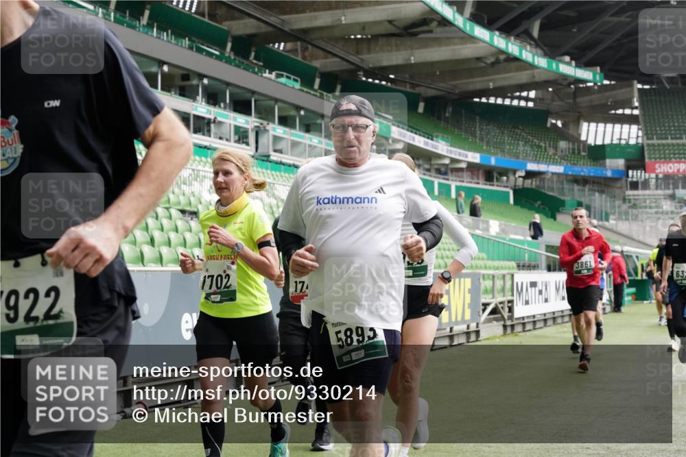 05.10.2025 - 20. swb-Marathon Bremen Michael Burmester http://msf.ph/oto/9330214 05.10.2025 13:02:11 Laufen im Stadion 97, 152, 428, 493, 518, 546, 672, 729, 772, 843, 921, 979, 1030, 1256, 1348, 1361, 1452, 1704, 1732, 1744, 1759, 1856, 1899, 1924, 1933, 1996, 2096, 2102, 2143, 2245, 2272, 2306, 2555, 2565, 2774, 2796, 2910, 2912, 2918, 2991, 3053, 3206, 3208, 3217, 3525, 3526, 3662, 3673, 3861, 3926, 3930, 4017, 4018, 4086, 4129, 4364, 4409, 4444, 4464, 4477, 4481, 4564, 4688, 4705, 4817, 4847, 4882, 4947, 4980, 4985, 5309, 5557, 5570, 5580, 5652, 5731, 5893, 5934, 6157, 6325, 6328, 6382 meine-sportfotos.de