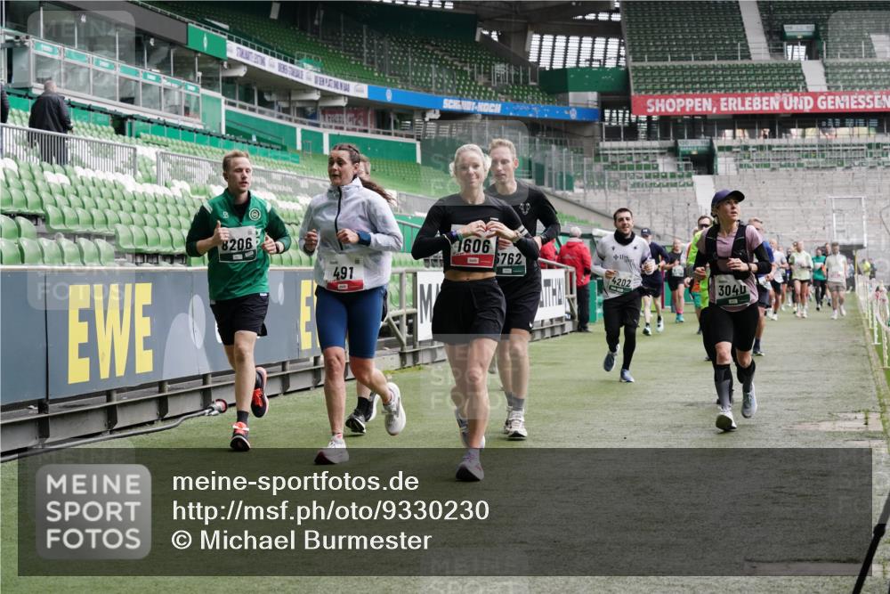 05.10.2025 - 20. swb-Marathon Bremen Michael Burmester http://msf.ph/oto/9330230 05.10.2025 13:00:13 Laufen im Stadion 47, 99, 271, 283, 491, 498, 575, 627, 694, 860, 954, 978, 1017, 1116, 1471, 1525, 1548, 1606, 1806, 2007, 2504, 2518, 2609, 2745, 2782, 2866, 2915, 3040, 3104, 3160, 3169, 3177, 3230, 3237, 3293, 3549, 3592, 3605, 3783, 4034, 4035, 4046, 4181, 4202, 4220, 4536, 4592, 4661, 4824, 4879, 5493, 5610, 5627, 6126, 6208, 6389, 6439, 6536, 6636, 6674, 6704, 6762, 6881, 7295, 7307, 7421, 7537, 7598, 7679, 8258, 8372, 8699, 8981, 27, 807, 1043, 1516, 1598 meine-sportfotos.de