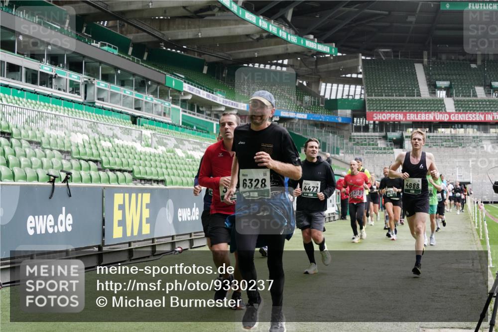 05.10.2025 - 20. swb-Marathon Bremen Michael Burmester http://msf.ph/oto/9330237 05.10.2025 13:02:13 Laufen im Stadion 97, 428, 493, 518, 672, 729, 772, 843, 921, 1030, 1256, 1348, 1361, 1452, 1704, 1732, 1744, 1759, 1856, 1899, 1924, 1933, 1996, 2143, 2245, 2272, 2306, 2555, 2772, 2774, 2796, 2910, 2912, 2991, 3053, 3206, 3208, 3217, 3525, 3526, 3673, 3861, 3926, 3930, 4017, 4018, 4086, 4129, 4364, 4409, 4444, 4464, 4477, 4481, 4564, 4688, 4705, 4817, 4847, 4882, 4947, 4980, 4985, 5309, 5557, 5570, 5580, 5652, 5731, 5893, 5934, 6157, 6325, 6328, 6382, 7217, 152 meine-sportfotos.de