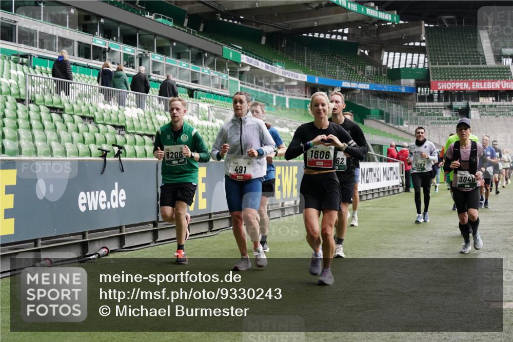 05.10.2025 - 20. swb-Marathon Bremen Michael Burmester http://msf.ph/oto/9330243 05.10.2025 13:00:14 Laufen im Stadion 47, 271, 283, 491, 498, 575, 627, 694, 860, 954, 978, 1017, 1116, 1471, 1525, 1548, 1606, 1806, 2007, 2504, 2518, 2609, 2745, 2782, 2866, 2915, 3040, 3104, 3160, 3169, 3177, 3230, 3237, 3293, 3549, 3592, 3605, 3783, 4034, 4035, 4046, 4181, 4202, 4220, 4502, 4536, 4592, 4661, 4824, 4879, 5493, 5610, 5627, 6027, 6126, 6208, 6389, 6439, 6536, 6636, 6674, 6704, 6762, 6881, 7295, 7307, 7421, 7537, 7598, 7679, 8258, 8372, 8699, 8981, 27, 807, 1043, 1516, 1598 meine-sportfotos.de