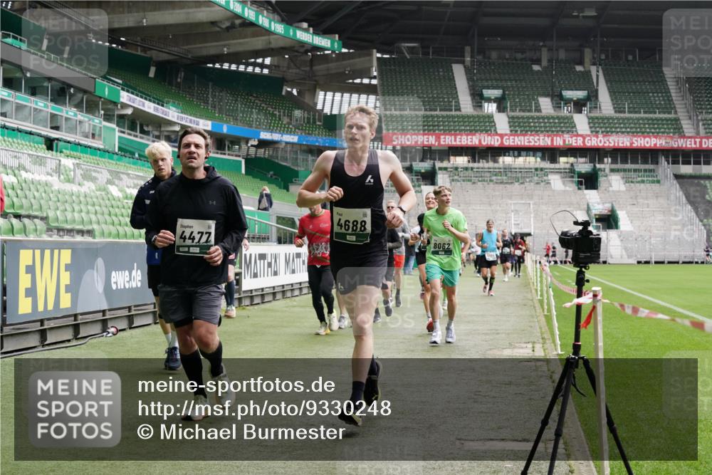 05.10.2025 - 20. swb-Marathon Bremen Michael Burmester http://msf.ph/oto/9330248 05.10.2025 13:02:15 Laufen im Stadion 97, 428, 493, 518, 672, 729, 772, 843, 921, 1030, 1256, 1348, 1361, 1452, 1704, 1732, 1744, 1759, 1856, 1899, 1924, 1933, 2143, 2245, 2272, 2306, 2555, 2772, 2774, 2796, 2910, 2912, 2991, 3053, 3206, 3208, 3217, 3525, 3526, 3673, 3861, 3917, 3926, 3930, 4017, 4018, 4086, 4129, 4322, 4364, 4409, 4444, 4464, 4477, 4481, 4564, 4688, 4705, 4817, 4847, 4882, 4947, 4980, 4985, 5309, 5557, 5570, 5580, 5652, 5731, 5893, 5934, 6157, 6325, 6328, 6382, 7217, 7433, 7659, 152 meine-sportfotos.de
