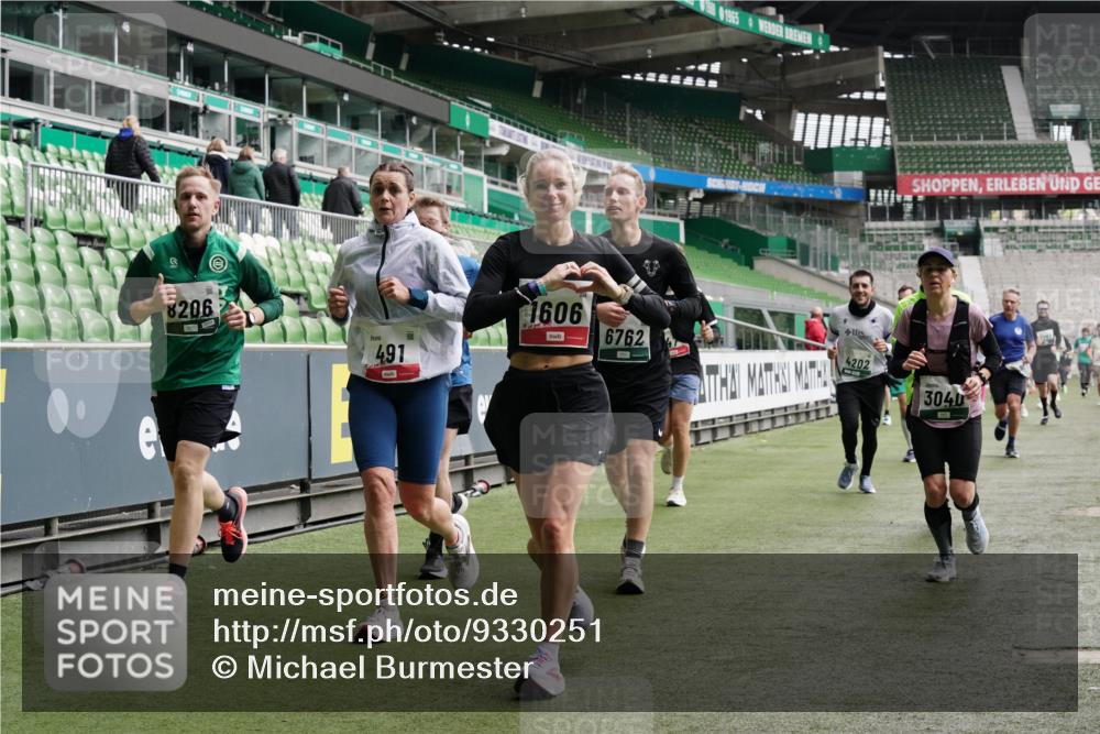 05.10.2025 - 20. swb-Marathon Bremen Michael Burmester http://msf.ph/oto/9330251 05.10.2025 13:00:15 Laufen im Stadion 47, 271, 283, 491, 498, 575, 627, 694, 860, 954, 978, 1017, 1116, 1471, 1525, 1548, 1606, 1806, 2007, 2504, 2518, 2609, 2745, 2782, 2866, 2915, 3040, 3104, 3160, 3169, 3177, 3230, 3237, 3293, 3549, 3592, 3605, 3783, 4034, 4035, 4046, 4181, 4202, 4220, 4502, 4536, 4592, 4661, 4824, 4879, 5493, 5610, 5627, 6027, 6057, 6126, 6208, 6389, 6439, 6536, 6636, 6674, 6704, 6762, 6881, 7295, 7307, 7537, 7598, 7679, 8258, 8699, 27, 807, 1043, 1598 meine-sportfotos.de