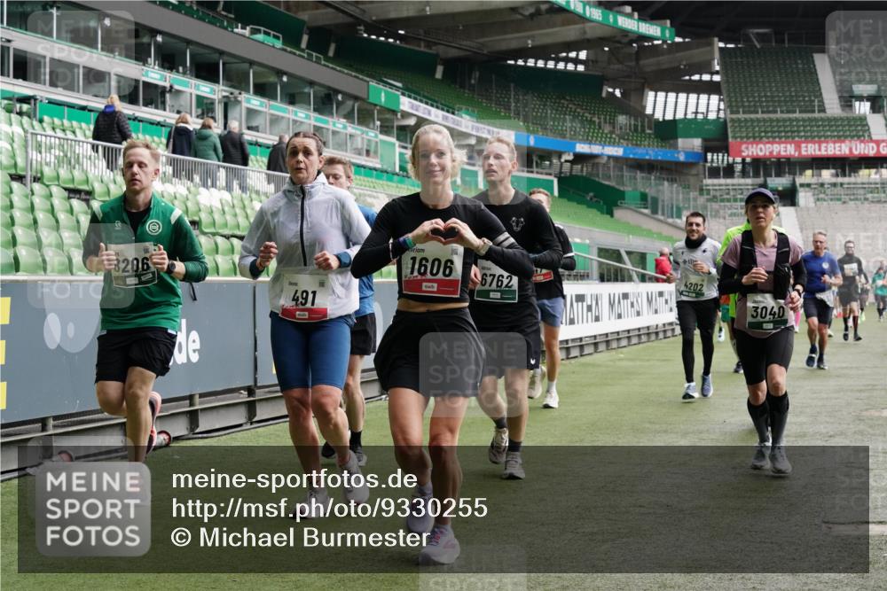 05.10.2025 - 20. swb-Marathon Bremen Michael Burmester http://msf.ph/oto/9330255 05.10.2025 13:00:15 Laufen im Stadion 47, 271, 283, 491, 498, 575, 627, 694, 860, 954, 978, 1017, 1116, 1471, 1525, 1548, 1606, 1806, 2007, 2504, 2518, 2609, 2745, 2782, 2866, 2915, 3040, 3104, 3160, 3169, 3177, 3230, 3237, 3293, 3549, 3592, 3605, 3783, 4034, 4035, 4046, 4181, 4202, 4220, 4502, 4536, 4592, 4661, 4824, 4879, 5493, 5610, 5627, 6027, 6057, 6126, 6208, 6389, 6439, 6536, 6636, 6674, 6704, 6762, 6881, 7295, 7307, 7537, 7598, 7679, 8258, 8699, 27, 807, 1043, 1598 meine-sportfotos.de