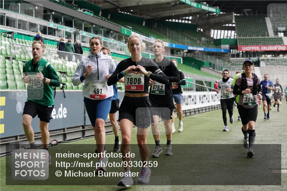 05.10.2025 - 20. swb-Marathon Bremen Michael Burmester http://msf.ph/oto/9330259 05.10.2025 13:00:15 Laufen im Stadion 47, 271, 283, 491, 498, 575, 627, 694, 860, 954, 978, 1017, 1116, 1471, 1525, 1548, 1606, 1806, 2007, 2504, 2518, 2609, 2745, 2782, 2866, 2915, 3040, 3104, 3160, 3169, 3177, 3230, 3237, 3293, 3549, 3592, 3605, 3783, 4034, 4035, 4046, 4181, 4202, 4220, 4502, 4536, 4592, 4661, 4824, 4879, 5493, 5610, 5627, 6027, 6057, 6126, 6208, 6389, 6439, 6536, 6636, 6674, 6704, 6762, 6881, 7295, 7307, 7537, 7598, 7679, 8258, 8699, 27, 807, 1043, 1598 meine-sportfotos.de