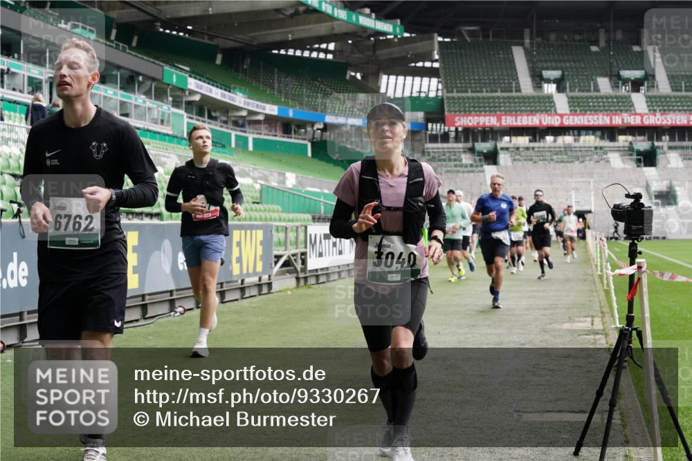 05.10.2025 - 20. swb-Marathon Bremen Michael Burmester http://msf.ph/oto/9330267 05.10.2025 13:00:16 Laufen im Stadion 47, 52, 271, 283, 491, 498, 575, 627, 694, 860, 954, 978, 1017, 1116, 1471, 1525, 1548, 1606, 1806, 2007, 2504, 2518, 2609, 2745, 2782, 2866, 2915, 3040, 3104, 3160, 3169, 3177, 3230, 3237, 3293, 3549, 3592, 3605, 3783, 4034, 4035, 4046, 4181, 4202, 4220, 4502, 4536, 4592, 4661, 4824, 4879, 5493, 5610, 5627, 5663, 6027, 6057, 6126, 6208, 6389, 6439, 6536, 6636, 6674, 6704, 6762, 6881, 7295, 7307, 7537, 7598, 7679, 8258, 8699, 27, 807, 1043, 1598 meine-sportfotos.de