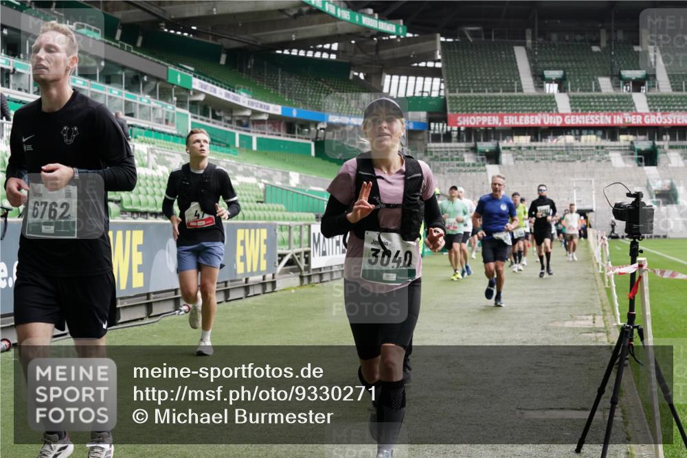 05.10.2025 - 20. swb-Marathon Bremen Michael Burmester http://msf.ph/oto/9330271 05.10.2025 13:00:16 Laufen im Stadion 47, 52, 271, 283, 491, 498, 575, 627, 694, 860, 954, 978, 1017, 1116, 1471, 1525, 1548, 1606, 1806, 2007, 2504, 2518, 2609, 2745, 2782, 2866, 2915, 3040, 3104, 3160, 3169, 3177, 3230, 3237, 3293, 3549, 3592, 3605, 3783, 4034, 4035, 4046, 4181, 4202, 4220, 4502, 4536, 4592, 4661, 4824, 4879, 5493, 5610, 5627, 5663, 6027, 6057, 6126, 6208, 6389, 6439, 6536, 6636, 6674, 6704, 6762, 6881, 7295, 7307, 7537, 7598, 7679, 8258, 8699, 27, 807, 1043, 1598 meine-sportfotos.de