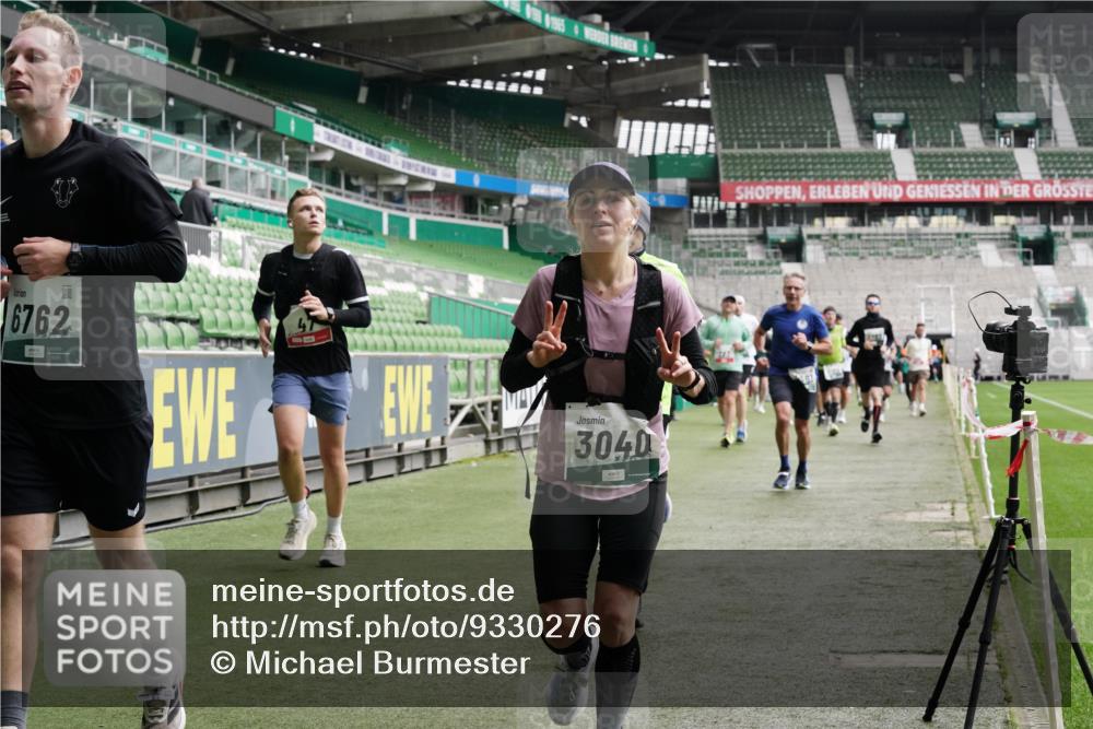 05.10.2025 - 20. swb-Marathon Bremen Michael Burmester http://msf.ph/oto/9330276 05.10.2025 13:00:16 Laufen im Stadion 47, 52, 271, 283, 491, 498, 575, 627, 694, 860, 954, 978, 1017, 1116, 1471, 1525, 1548, 1606, 1806, 2007, 2504, 2518, 2609, 2745, 2782, 2866, 2915, 3040, 3104, 3160, 3169, 3177, 3230, 3237, 3293, 3549, 3592, 3605, 3783, 4034, 4035, 4046, 4181, 4202, 4220, 4502, 4536, 4592, 4661, 4824, 4879, 5493, 5610, 5627, 5663, 6027, 6057, 6126, 6208, 6389, 6439, 6536, 6636, 6674, 6704, 6762, 6881, 7295, 7307, 7537, 7598, 7679, 8258, 8699, 27, 807, 1043, 1598 meine-sportfotos.de