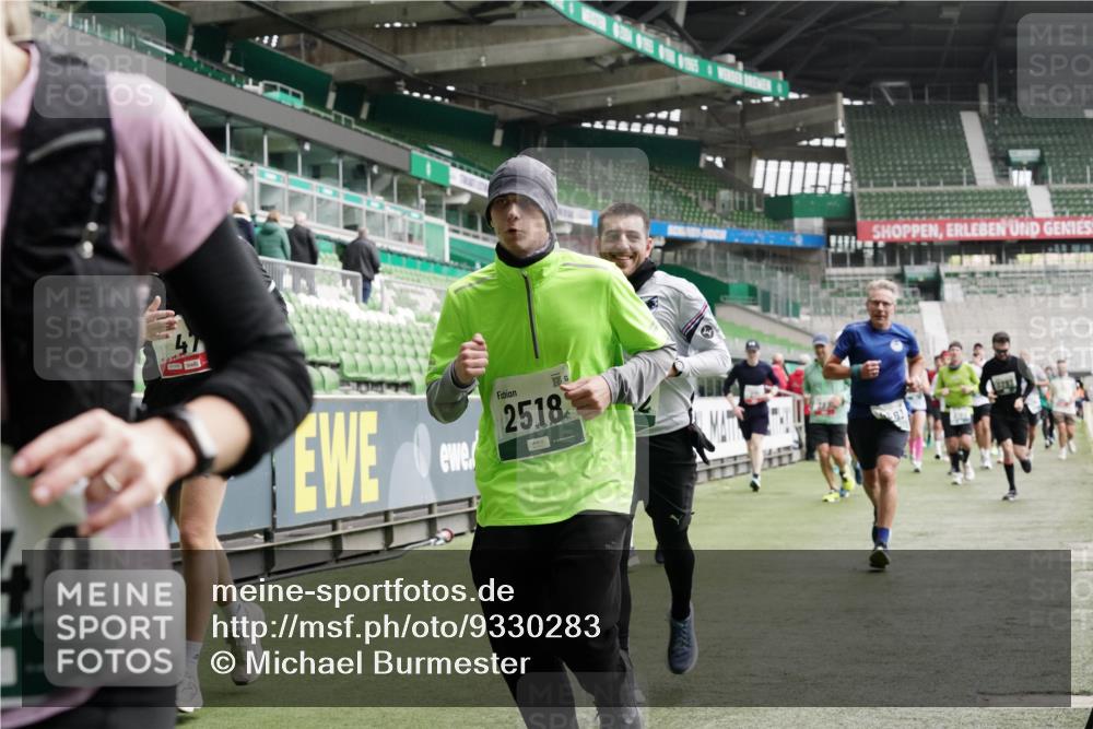 05.10.2025 - 20. swb-Marathon Bremen Michael Burmester http://msf.ph/oto/9330283 05.10.2025 13:00:18 Laufen im Stadion 47, 52, 271, 283, 491, 498, 575, 627, 694, 860, 954, 978, 1017, 1116, 1182, 1471, 1525, 1548, 1606, 1806, 2007, 2504, 2518, 2609, 2745, 2782, 2822, 2866, 2915, 3040, 3104, 3160, 3169, 3177, 3230, 3237, 3293, 3549, 3592, 3605, 3783, 4034, 4035, 4046, 4181, 4202, 4220, 4502, 4592, 4661, 4824, 4879, 5272, 5493, 5610, 5627, 5663, 6027, 6057, 6126, 6208, 6389, 6439, 6536, 6636, 6674, 6704, 6762, 6881, 7295, 7307, 7537, 7598, 7679, 8258, 8699, 27, 807, 1043, 1598 meine-sportfotos.de