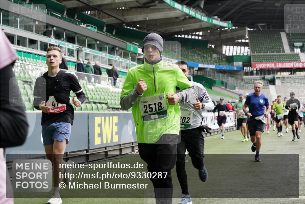 05.10.2025 - 20. swb-Marathon Bremen Michael Burmester http://msf.ph/oto/9330287 05.10.2025 13:00:18 Laufen im Stadion 47, 52, 271, 283, 491, 498, 575, 627, 694, 860, 954, 978, 1017, 1116, 1182, 1471, 1525, 1548, 1606, 1806, 2007, 2504, 2518, 2609, 2745, 2782, 2822, 2866, 2915, 3040, 3104, 3160, 3169, 3177, 3230, 3237, 3293, 3549, 3592, 3605, 3783, 4034, 4035, 4046, 4181, 4202, 4220, 4502, 4592, 4661, 4824, 4879, 5272, 5493, 5610, 5627, 5663, 6027, 6057, 6126, 6208, 6389, 6439, 6536, 6636, 6674, 6704, 6762, 6881, 7295, 7307, 7537, 7598, 7679, 8258, 8699, 27, 807, 1043, 1598 meine-sportfotos.de