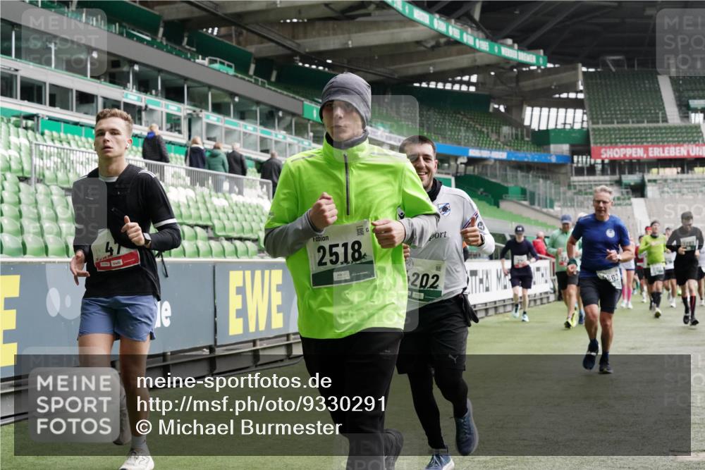 05.10.2025 - 20. swb-Marathon Bremen Michael Burmester http://msf.ph/oto/9330291 05.10.2025 13:00:18 Laufen im Stadion 47, 52, 271, 283, 491, 498, 575, 627, 694, 860, 954, 978, 1017, 1116, 1182, 1471, 1525, 1548, 1606, 1806, 2007, 2504, 2518, 2609, 2745, 2782, 2822, 2866, 2915, 3040, 3104, 3160, 3169, 3177, 3230, 3237, 3293, 3549, 3592, 3605, 3783, 4034, 4035, 4046, 4181, 4202, 4220, 4502, 4592, 4661, 4824, 4879, 5272, 5493, 5610, 5627, 5663, 6027, 6057, 6126, 6208, 6389, 6439, 6536, 6636, 6674, 6704, 6762, 6881, 7295, 7307, 7537, 7598, 7679, 8258, 8699, 27, 807, 1043, 1598 meine-sportfotos.de