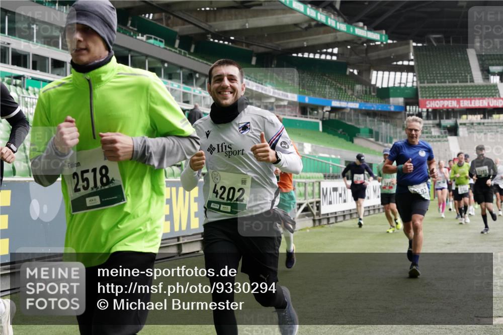 05.10.2025 - 20. swb-Marathon Bremen Michael Burmester http://msf.ph/oto/9330294 05.10.2025 13:00:18 Laufen im Stadion 47, 52, 271, 283, 491, 498, 575, 627, 694, 860, 954, 978, 1017, 1116, 1182, 1471, 1525, 1548, 1606, 1806, 2007, 2504, 2518, 2609, 2745, 2782, 2822, 2866, 2915, 3040, 3104, 3160, 3169, 3177, 3230, 3237, 3293, 3549, 3592, 3605, 3783, 4034, 4035, 4046, 4181, 4202, 4220, 4502, 4592, 4661, 4824, 4879, 5272, 5493, 5610, 5627, 5663, 6027, 6057, 6126, 6208, 6389, 6439, 6536, 6636, 6674, 6704, 6762, 6881, 7295, 7307, 7537, 7598, 7679, 8258, 8699, 27, 807, 1043, 1598 meine-sportfotos.de