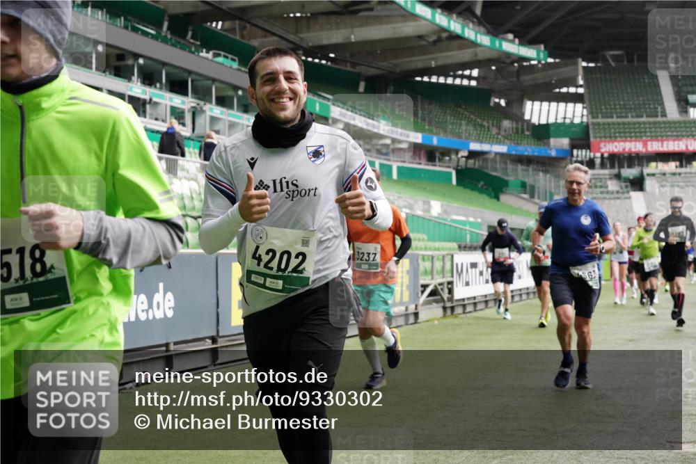 05.10.2025 - 20. swb-Marathon Bremen Michael Burmester http://msf.ph/oto/9330302 05.10.2025 13:00:19 Laufen im Stadion 47, 52, 271, 283, 491, 498, 575, 627, 694, 860, 954, 978, 1017, 1116, 1182, 1471, 1525, 1548, 1606, 1806, 2007, 2504, 2518, 2609, 2745, 2782, 2822, 2866, 2915, 3040, 3104, 3160, 3169, 3177, 3230, 3237, 3293, 3549, 3592, 3605, 3783, 4034, 4035, 4046, 4181, 4202, 4220, 4502, 4592, 4661, 4824, 4879, 5272, 5493, 5610, 5627, 5663, 6027, 6057, 6126, 6208, 6389, 6439, 6440, 6523, 6536, 6636, 6674, 6704, 6762, 6881, 7295, 7307, 7537, 7598, 7679, 8258, 8699, 27, 807, 1043 meine-sportfotos.de
