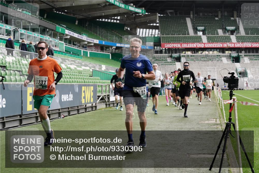05.10.2025 - 20. swb-Marathon Bremen Michael Burmester http://msf.ph/oto/9330306 05.10.2025 13:00:19 Laufen im Stadion 47, 52, 271, 283, 491, 498, 575, 627, 694, 860, 954, 978, 1017, 1116, 1182, 1471, 1525, 1548, 1606, 1806, 2007, 2504, 2518, 2609, 2745, 2782, 2822, 2866, 2915, 3040, 3104, 3160, 3169, 3177, 3230, 3237, 3293, 3549, 3592, 3605, 3783, 4034, 4035, 4046, 4181, 4202, 4220, 4502, 4592, 4661, 4824, 4879, 5272, 5493, 5610, 5627, 5663, 6027, 6057, 6126, 6208, 6389, 6439, 6440, 6523, 6536, 6636, 6674, 6704, 6762, 6881, 7295, 7307, 7537, 7598, 7679, 8258, 8699, 27, 807, 1043 meine-sportfotos.de