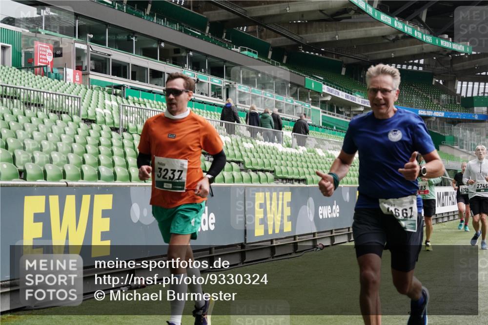 05.10.2025 - 20. swb-Marathon Bremen Michael Burmester http://msf.ph/oto/9330324 05.10.2025 13:00:20 Laufen im Stadion 47, 52, 271, 283, 491, 498, 575, 627, 694, 860, 954, 978, 1017, 1116, 1182, 1471, 1525, 1548, 1606, 1806, 2007, 2504, 2518, 2609, 2745, 2782, 2822, 2866, 2915, 3040, 3104, 3160, 3169, 3177, 3230, 3237, 3293, 3549, 3592, 3605, 3783, 4034, 4035, 4046, 4181, 4202, 4220, 4502, 4592, 4661, 4824, 4879, 5272, 5610, 5627, 5663, 6027, 6057, 6126, 6208, 6389, 6439, 6440, 6523, 6536, 6636, 6674, 6704, 6762, 6881, 7295, 7307, 7537, 7598, 7679, 8258, 8699, 27, 807, 1043 meine-sportfotos.de