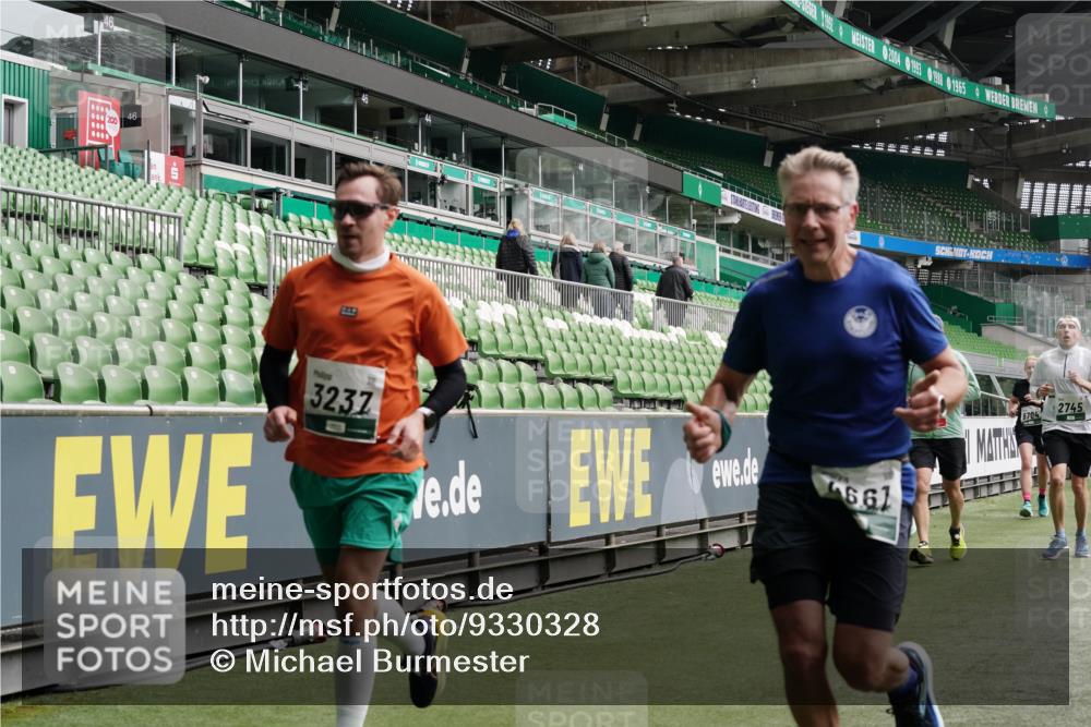05.10.2025 - 20. swb-Marathon Bremen Michael Burmester http://msf.ph/oto/9330328 05.10.2025 13:00:20 Laufen im Stadion 47, 52, 271, 283, 491, 498, 575, 627, 694, 860, 954, 978, 1017, 1116, 1182, 1471, 1525, 1548, 1606, 1806, 2007, 2504, 2518, 2609, 2745, 2782, 2822, 2866, 2915, 3040, 3104, 3160, 3169, 3177, 3230, 3237, 3293, 3549, 3592, 3605, 3783, 4034, 4035, 4046, 4181, 4202, 4220, 4502, 4592, 4661, 4824, 4879, 5272, 5610, 5627, 5663, 6027, 6057, 6126, 6208, 6389, 6439, 6440, 6523, 6536, 6636, 6674, 6704, 6762, 6881, 7295, 7307, 7537, 7598, 7679, 8258, 8699, 27, 807, 1043 meine-sportfotos.de