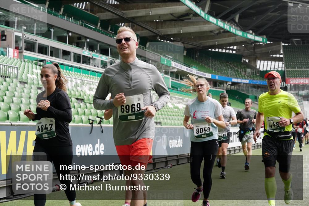 05.10.2025 - 20. swb-Marathon Bremen Michael Burmester http://msf.ph/oto/9330339 05.10.2025 13:02:22 Laufen im Stadion 97, 428, 493, 518, 729, 772, 843, 921, 1030, 1121, 1256, 1348, 1361, 1452, 1704, 1733, 1744, 1759, 1856, 1899, 1924, 2143, 2245, 2272, 2306, 2393, 2555, 2772, 2774, 2796, 2910, 2912, 3053, 3206, 3208, 3217, 3424, 3525, 3526, 3861, 3917, 3926, 3930, 4017, 4018, 4129, 4322, 4364, 4409, 4444, 4464, 4477, 4481, 4564, 4688, 4705, 4817, 4847, 4882, 4885, 4985, 5570, 5580, 5652, 5731, 5893, 5934, 6157, 6325, 6328, 6382, 7217, 7433, 7659, 152, 493, 1933 meine-sportfotos.de
