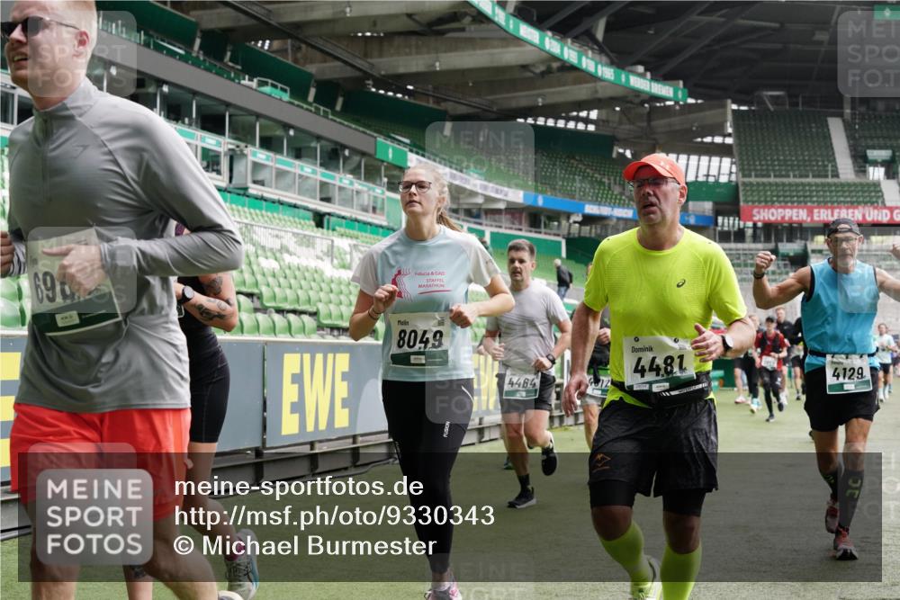 05.10.2025 - 20. swb-Marathon Bremen Michael Burmester http://msf.ph/oto/9330343 05.10.2025 13:02:23 Laufen im Stadion 97, 428, 518, 729, 772, 843, 921, 1030, 1121, 1256, 1348, 1361, 1405, 1452, 1704, 1733, 1744, 1759, 1856, 1899, 1924, 2143, 2245, 2272, 2306, 2393, 2555, 2772, 2774, 2796, 2910, 2912, 3053, 3206, 3208, 3217, 3424, 3525, 3526, 3861, 3917, 3926, 3930, 4017, 4018, 4129, 4322, 4364, 4409, 4444, 4464, 4477, 4481, 4564, 4688, 4705, 4817, 4847, 4882, 4885, 4985, 5570, 5580, 5652, 5893, 5934, 6157, 6325, 6328, 6382, 7217, 7433, 7659, 152, 493, 1933 meine-sportfotos.de