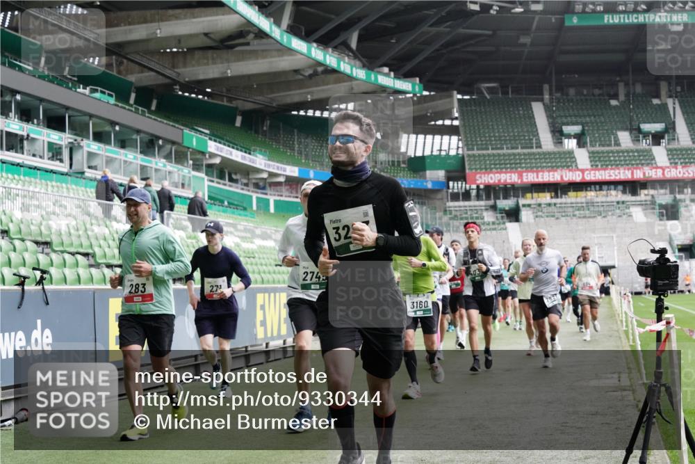 05.10.2025 - 20. swb-Marathon Bremen Michael Burmester http://msf.ph/oto/9330344 05.10.2025 13:00:22 Laufen im Stadion 47, 52, 271, 283, 491, 498, 575, 627, 694, 860, 954, 978, 1017, 1116, 1182, 1471, 1525, 1548, 1606, 1806, 2007, 2504, 2518, 2609, 2745, 2782, 2822, 2866, 2915, 3040, 3104, 3160, 3169, 3177, 3230, 3237, 3293, 3549, 3592, 3605, 3783, 4034, 4035, 4046, 4181, 4202, 4220, 4502, 4592, 4661, 4824, 4879, 5272, 5610, 5627, 5663, 5836, 6027, 6057, 6126, 6208, 6389, 6439, 6440, 6523, 6536, 6636, 6674, 6704, 6762, 6881, 7295, 7307, 7537, 7598, 7679, 8258, 8699 meine-sportfotos.de
