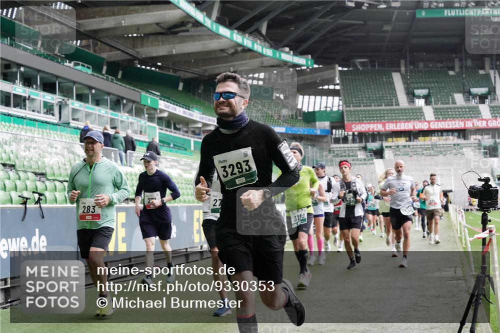 05.10.2025 - 20. swb-Marathon Bremen Michael Burmester http://msf.ph/oto/9330353 05.10.2025 13:00:23 Laufen im Stadion 47, 52, 271, 283, 491, 498, 575, 627, 694, 860, 954, 978, 1017, 1116, 1182, 1471, 1525, 1548, 1606, 1806, 2007, 2504, 2518, 2609, 2745, 2782, 2822, 2866, 2915, 3040, 3104, 3160, 3169, 3177, 3230, 3237, 3293, 3549, 3592, 3605, 3783, 4034, 4035, 4046, 4181, 4202, 4220, 4502, 4592, 4661, 4824, 4879, 5272, 5610, 5627, 5663, 5836, 5841, 6027, 6057, 6126, 6208, 6389, 6439, 6440, 6523, 6536, 6636, 6674, 6704, 6762, 6881, 7295, 7307, 7537, 7598, 7679, 8258, 8699 meine-sportfotos.de