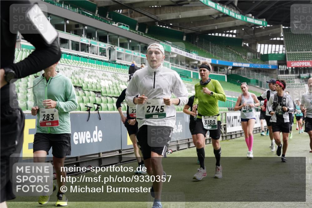 05.10.2025 - 20. swb-Marathon Bremen Michael Burmester http://msf.ph/oto/9330357 05.10.2025 13:00:24 Laufen im Stadion 47, 52, 271, 283, 491, 498, 575, 627, 694, 860, 954, 978, 1017, 1116, 1182, 1471, 1525, 1548, 1606, 1806, 2007, 2504, 2518, 2609, 2745, 2782, 2822, 2866, 2915, 3040, 3104, 3160, 3169, 3177, 3230, 3237, 3293, 3549, 3592, 3605, 3783, 4034, 4035, 4046, 4181, 4202, 4220, 4502, 4592, 4661, 4824, 4879, 5272, 5610, 5627, 5663, 5836, 5841, 6027, 6057, 6126, 6208, 6389, 6439, 6440, 6523, 6536, 6636, 6674, 6704, 6762, 6881, 7295, 7307, 7537, 7598, 7679, 8258, 8699 meine-sportfotos.de