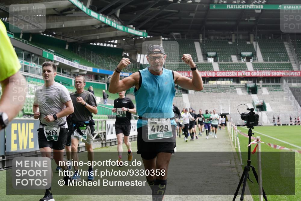 05.10.2025 - 20. swb-Marathon Bremen Michael Burmester http://msf.ph/oto/9330358 05.10.2025 13:02:24 Laufen im Stadion 97, 428, 518, 729, 772, 828, 843, 921, 1030, 1121, 1256, 1348, 1361, 1405, 1452, 1704, 1733, 1744, 1759, 1856, 1899, 1924, 2143, 2245, 2272, 2306, 2393, 2555, 2772, 2774, 2796, 2910, 2912, 3053, 3206, 3217, 3424, 3525, 3526, 3861, 3917, 3926, 3930, 4017, 4018, 4129, 4322, 4364, 4409, 4444, 4464, 4477, 4481, 4564, 4688, 4705, 4714, 4817, 4847, 4882, 4885, 4985, 5570, 5652, 5893, 5934, 6157, 6325, 6328, 6382, 7217, 7433, 7659, 152, 493, 1361, 1759, 1933 meine-sportfotos.de