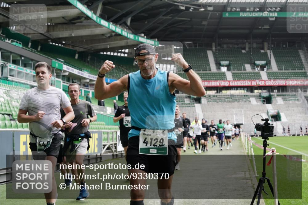 05.10.2025 - 20. swb-Marathon Bremen Michael Burmester http://msf.ph/oto/9330370 05.10.2025 13:02:24 Laufen im Stadion 97, 428, 518, 729, 772, 828, 843, 921, 1030, 1121, 1256, 1348, 1361, 1405, 1452, 1704, 1733, 1744, 1759, 1856, 1899, 1924, 2143, 2245, 2272, 2306, 2393, 2555, 2772, 2774, 2796, 2910, 2912, 3053, 3206, 3217, 3424, 3525, 3526, 3861, 3917, 3926, 3930, 4017, 4018, 4129, 4322, 4364, 4409, 4444, 4464, 4477, 4481, 4564, 4688, 4705, 4714, 4817, 4847, 4882, 4885, 4985, 5570, 5652, 5893, 5934, 6157, 6325, 6328, 6382, 7217, 7433, 7659, 152, 493, 1361, 1759, 1933 meine-sportfotos.de