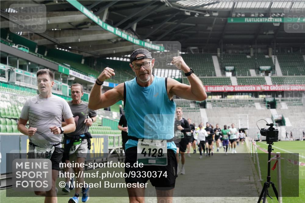05.10.2025 - 20. swb-Marathon Bremen Michael Burmester http://msf.ph/oto/9330374 05.10.2025 13:02:25 Laufen im Stadion 97, 428, 518, 729, 772, 828, 843, 921, 1030, 1121, 1256, 1348, 1405, 1452, 1704, 1733, 1744, 1856, 1899, 1924, 2143, 2245, 2272, 2306, 2393, 2555, 2772, 2774, 2796, 2910, 2912, 3053, 3206, 3217, 3424, 3525, 3526, 3861, 3917, 3926, 3930, 4017, 4018, 4129, 4322, 4364, 4409, 4444, 4464, 4477, 4481, 4564, 4688, 4705, 4714, 4817, 4847, 4885, 4985, 5570, 5652, 5893, 5934, 6157, 6325, 6328, 6382, 7217, 7433, 7659, 152, 493, 1361, 1759, 1933 meine-sportfotos.de
