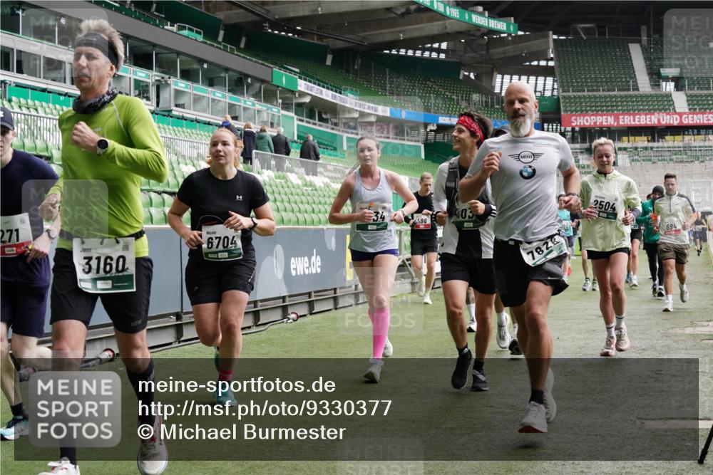 05.10.2025 - 20. swb-Marathon Bremen Michael Burmester http://msf.ph/oto/9330377 05.10.2025 13:00:25 Laufen im Stadion 47, 52, 271, 283, 491, 498, 575, 627, 694, 860, 954, 978, 1017, 1116, 1182, 1471, 1525, 1548, 1606, 1806, 1968, 2007, 2504, 2518, 2609, 2745, 2822, 2866, 2915, 3040, 3104, 3160, 3169, 3177, 3230, 3237, 3293, 3549, 3592, 3605, 3783, 4034, 4035, 4046, 4181, 4202, 4220, 4502, 4592, 4661, 4788, 4824, 4879, 5272, 5610, 5627, 5663, 5836, 5841, 6027, 6057, 6126, 6208, 6389, 6440, 6523, 6536, 6636, 6674, 6704, 6762, 6881, 7295, 7307, 7537, 7598, 7679, 8258, 8699 meine-sportfotos.de