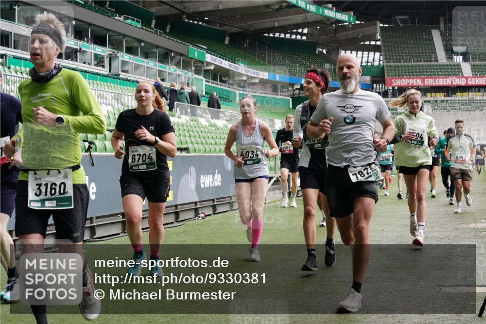 05.10.2025 - 20. swb-Marathon Bremen Michael Burmester http://msf.ph/oto/9330381 05.10.2025 13:00:25 Laufen im Stadion 47, 52, 271, 283, 491, 498, 575, 627, 694, 860, 954, 978, 1017, 1116, 1182, 1471, 1525, 1548, 1606, 1806, 1968, 2007, 2504, 2518, 2609, 2745, 2822, 2866, 2915, 3040, 3104, 3160, 3169, 3177, 3230, 3237, 3293, 3549, 3592, 3605, 3783, 4034, 4035, 4046, 4181, 4202, 4220, 4502, 4592, 4661, 4788, 4824, 4879, 5272, 5610, 5627, 5663, 5836, 5841, 6027, 6057, 6126, 6208, 6389, 6440, 6523, 6536, 6636, 6674, 6704, 6762, 6881, 7295, 7307, 7537, 7598, 7679, 8258, 8699 meine-sportfotos.de