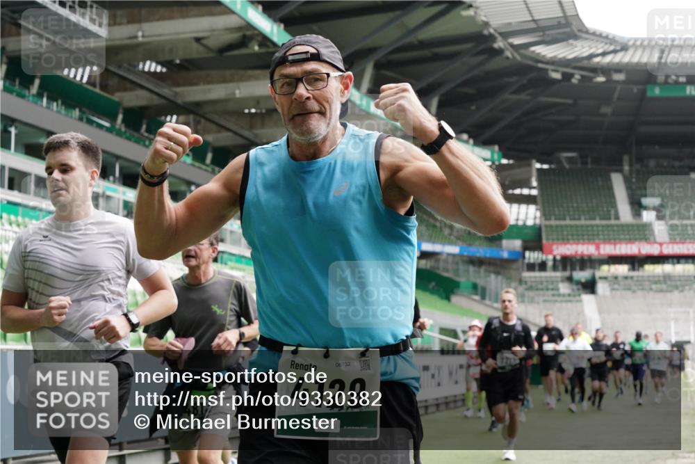 05.10.2025 - 20. swb-Marathon Bremen Michael Burmester http://msf.ph/oto/9330382 05.10.2025 13:02:25 Laufen im Stadion 97, 428, 518, 729, 772, 828, 843, 921, 1030, 1121, 1256, 1348, 1405, 1452, 1704, 1733, 1744, 1856, 1899, 1924, 2143, 2245, 2272, 2306, 2393, 2555, 2772, 2774, 2796, 2910, 2912, 3053, 3206, 3217, 3424, 3525, 3526, 3861, 3917, 3926, 3930, 4017, 4018, 4129, 4322, 4364, 4409, 4444, 4464, 4477, 4481, 4564, 4688, 4705, 4714, 4817, 4847, 4885, 4985, 5570, 5652, 5893, 5934, 6157, 6325, 6328, 6382, 7217, 7433, 7659, 152, 493, 1361, 1759, 1933 meine-sportfotos.de