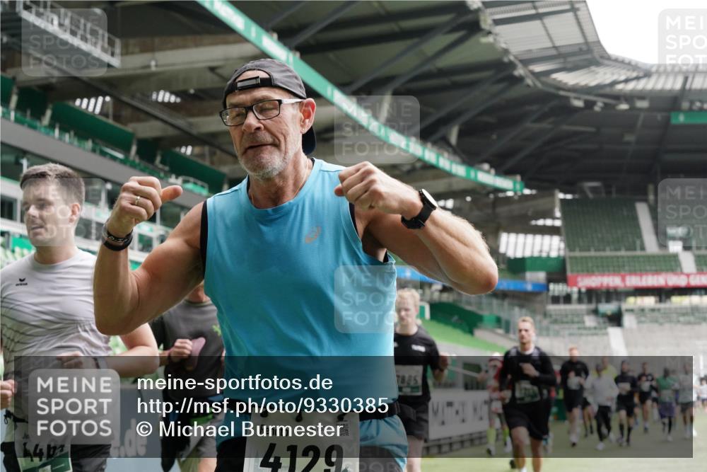 05.10.2025 - 20. swb-Marathon Bremen Michael Burmester http://msf.ph/oto/9330385 05.10.2025 13:02:25 Laufen im Stadion 97, 428, 518, 729, 772, 828, 843, 921, 1030, 1121, 1256, 1348, 1405, 1452, 1704, 1733, 1744, 1856, 1899, 1924, 2143, 2245, 2272, 2306, 2393, 2555, 2772, 2774, 2796, 2910, 2912, 3053, 3206, 3217, 3424, 3525, 3526, 3861, 3917, 3926, 3930, 4017, 4018, 4129, 4322, 4364, 4409, 4444, 4464, 4477, 4481, 4564, 4688, 4705, 4714, 4817, 4847, 4885, 4985, 5570, 5652, 5893, 5934, 6157, 6325, 6328, 6382, 7217, 7433, 7659, 152, 493, 1361, 1759, 1933 meine-sportfotos.de