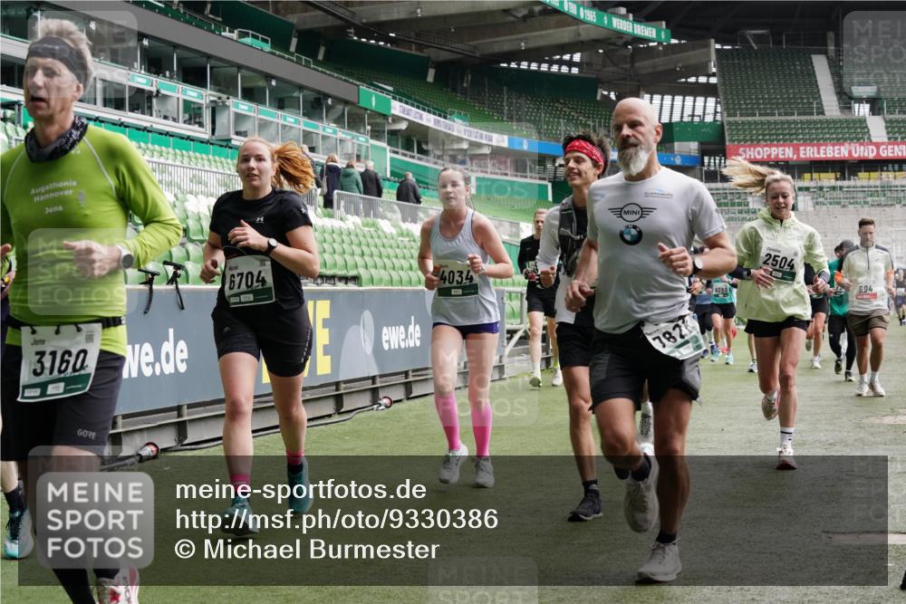 05.10.2025 - 20. swb-Marathon Bremen Michael Burmester http://msf.ph/oto/9330386 05.10.2025 13:00:25 Laufen im Stadion 47, 52, 271, 283, 491, 498, 575, 627, 694, 860, 954, 978, 1017, 1116, 1182, 1471, 1525, 1548, 1606, 1806, 1968, 2007, 2504, 2518, 2609, 2745, 2822, 2866, 2915, 3040, 3104, 3160, 3169, 3177, 3230, 3237, 3293, 3549, 3592, 3605, 3783, 4034, 4035, 4046, 4181, 4202, 4220, 4502, 4592, 4661, 4788, 4824, 4879, 5272, 5610, 5627, 5663, 5836, 5841, 6027, 6057, 6126, 6208, 6389, 6440, 6523, 6536, 6636, 6674, 6704, 6762, 6881, 7295, 7307, 7537, 7598, 7679, 8258, 8699 meine-sportfotos.de