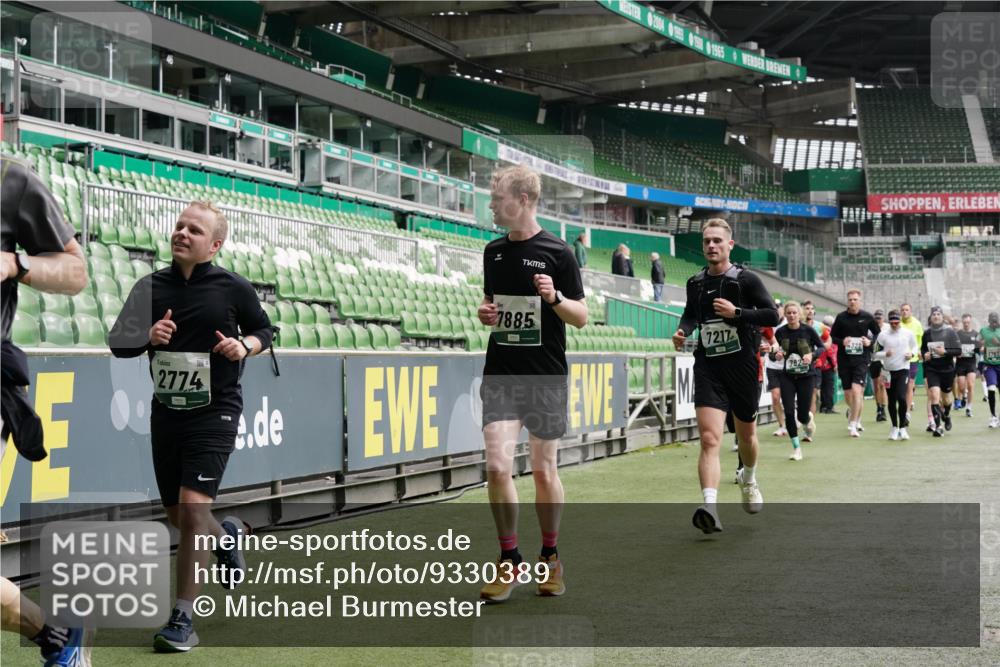 05.10.2025 - 20. swb-Marathon Bremen Michael Burmester http://msf.ph/oto/9330389 05.10.2025 13:02:26 Laufen im Stadion 97, 428, 518, 729, 772, 828, 843, 921, 1030, 1121, 1256, 1348, 1405, 1452, 1704, 1733, 1744, 1856, 1899, 1924, 2143, 2245, 2272, 2306, 2393, 2555, 2772, 2774, 2796, 2910, 2912, 3053, 3206, 3217, 3424, 3525, 3526, 3861, 3917, 3926, 3930, 4017, 4018, 4129, 4322, 4409, 4444, 4464, 4477, 4481, 4564, 4688, 4705, 4714, 4817, 4847, 4885, 4985, 5570, 5652, 5755, 5893, 5934, 6157, 6325, 6328, 6382, 7217, 7433, 7659, 8957, 152, 493, 1361, 1759, 1933, 2555, 2796 meine-sportfotos.de