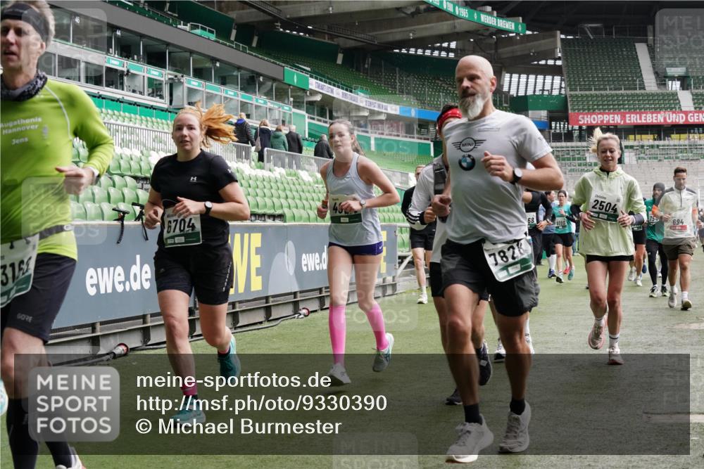 05.10.2025 - 20. swb-Marathon Bremen Michael Burmester http://msf.ph/oto/9330390 05.10.2025 13:00:25 Laufen im Stadion 47, 52, 271, 283, 491, 498, 575, 627, 694, 860, 954, 978, 1017, 1116, 1182, 1471, 1525, 1548, 1606, 1806, 1968, 2007, 2504, 2518, 2609, 2745, 2822, 2866, 2915, 3040, 3104, 3160, 3169, 3177, 3230, 3237, 3293, 3549, 3592, 3605, 3783, 4034, 4035, 4046, 4181, 4202, 4220, 4502, 4592, 4661, 4788, 4824, 4879, 5272, 5610, 5627, 5663, 5836, 5841, 6027, 6057, 6126, 6208, 6389, 6440, 6523, 6536, 6636, 6674, 6704, 6762, 6881, 7295, 7307, 7537, 7598, 7679, 8258, 8699 meine-sportfotos.de