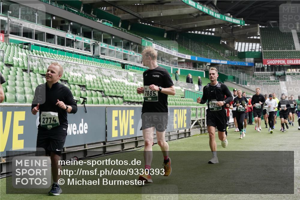 05.10.2025 - 20. swb-Marathon Bremen Michael Burmester http://msf.ph/oto/9330393 05.10.2025 13:02:26 Laufen im Stadion 97, 428, 518, 729, 772, 828, 843, 921, 1030, 1121, 1256, 1348, 1405, 1452, 1704, 1733, 1744, 1856, 1899, 1924, 2143, 2245, 2272, 2306, 2393, 2555, 2772, 2774, 2796, 2910, 2912, 3053, 3206, 3217, 3424, 3525, 3526, 3861, 3917, 3926, 3930, 4017, 4018, 4129, 4322, 4409, 4444, 4464, 4477, 4481, 4564, 4688, 4705, 4714, 4817, 4847, 4885, 4985, 5570, 5652, 5755, 5893, 5934, 6157, 6325, 6328, 6382, 7217, 7433, 7659, 8957, 152, 493, 1361, 1759, 1933, 2555, 2796 meine-sportfotos.de