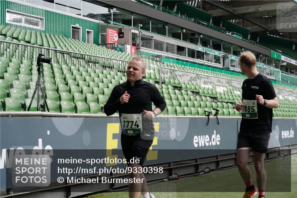 05.10.2025 - 20. swb-Marathon Bremen Michael Burmester http://msf.ph/oto/9330398 05.10.2025 13:02:27 Laufen im Stadion 97, 428, 518, 721, 729, 772, 828, 843, 921, 1030, 1121, 1256, 1348, 1405, 1452, 1704, 1733, 1744, 1856, 1899, 1924, 2143, 2245, 2272, 2306, 2393, 2772, 2774, 2910, 2912, 3053, 3206, 3217, 3424, 3525, 3526, 3861, 3917, 3926, 3930, 4017, 4018, 4129, 4322, 4409, 4444, 4464, 4477, 4481, 4564, 4688, 4705, 4714, 4817, 4847, 4885, 4985, 5570, 5652, 5755, 5893, 5934, 6157, 6325, 6328, 6382, 7217, 7433, 7659, 8957, 152, 493, 1361, 1759, 1933, 2555, 2796 meine-sportfotos.de