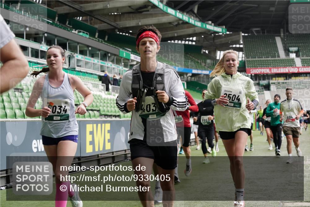 05.10.2025 - 20. swb-Marathon Bremen Michael Burmester http://msf.ph/oto/9330405 05.10.2025 13:00:27 Laufen im Stadion 47, 52, 271, 283, 491, 498, 575, 627, 694, 860, 954, 978, 1017, 1116, 1182, 1471, 1525, 1548, 1606, 1806, 1968, 2007, 2504, 2518, 2609, 2745, 2822, 2915, 3040, 3104, 3160, 3169, 3177, 3230, 3237, 3293, 3549, 3605, 3783, 4034, 4035, 4046, 4181, 4202, 4220, 4502, 4592, 4661, 4788, 4824, 4879, 5183, 5272, 5329, 5610, 5627, 5663, 5836, 5841, 6027, 6057, 6126, 6208, 6389, 6440, 6523, 6536, 6636, 6674, 6704, 6762, 6881, 7295, 7307, 7537, 7598, 7679, 8258, 8699 meine-sportfotos.de