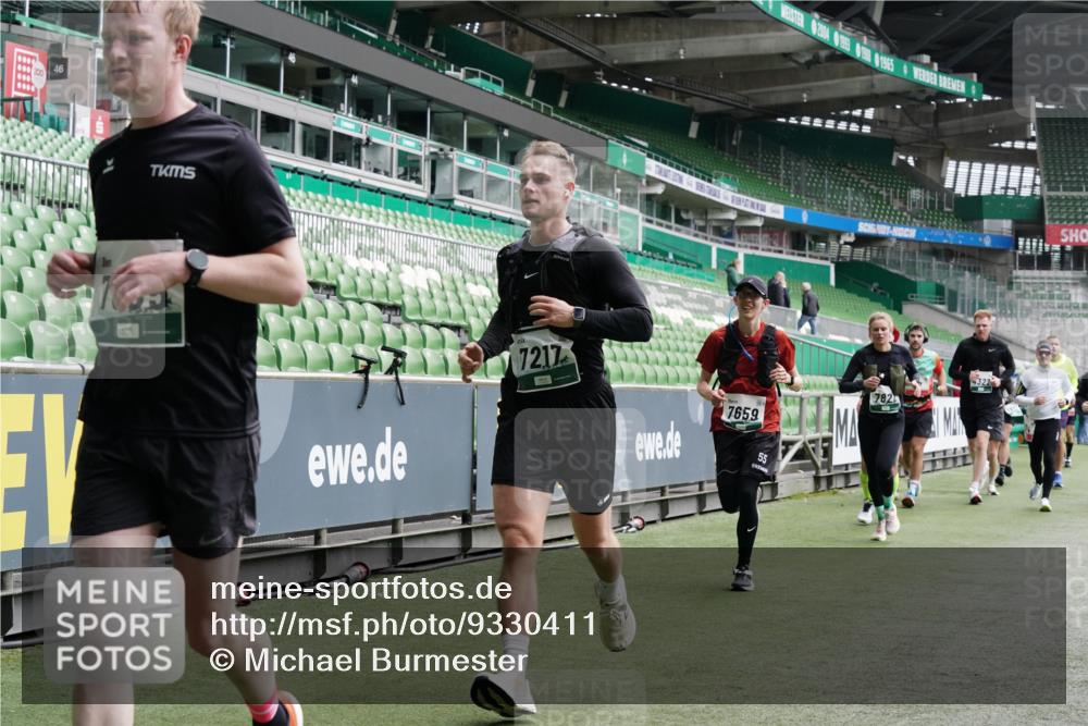 05.10.2025 - 20. swb-Marathon Bremen Michael Burmester http://msf.ph/oto/9330411 05.10.2025 13:02:28 Laufen im Stadion 97, 293, 428, 518, 721, 729, 772, 828, 843, 921, 1030, 1121, 1256, 1348, 1405, 1452, 1704, 1733, 1744, 1856, 1899, 1924, 2143, 2245, 2272, 2306, 2393, 2772, 2774, 2910, 2912, 3053, 3206, 3217, 3424, 3525, 3526, 3861, 3917, 3926, 3930, 4017, 4018, 4129, 4322, 4409, 4444, 4464, 4477, 4481, 4564, 4688, 4705, 4714, 4817, 4847, 4885, 4985, 5652, 5755, 5893, 5934, 6157, 6325, 6328, 6382, 7217, 7433, 7659, 8957, 152, 493, 1361, 1759, 1933, 2245, 2555, 2796 meine-sportfotos.de