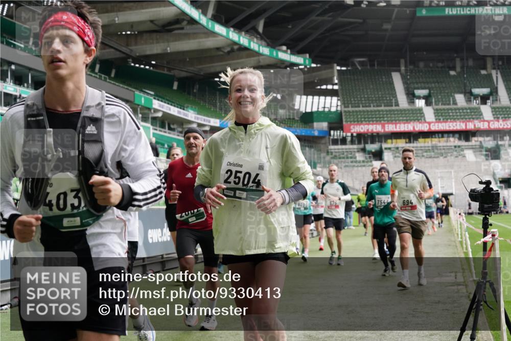 05.10.2025 - 20. swb-Marathon Bremen Michael Burmester http://msf.ph/oto/9330413 05.10.2025 13:00:27 Laufen im Stadion 47, 52, 271, 283, 491, 498, 575, 627, 694, 860, 954, 978, 1017, 1116, 1182, 1471, 1525, 1548, 1606, 1806, 1968, 2007, 2504, 2518, 2609, 2745, 2822, 2915, 3040, 3104, 3160, 3169, 3177, 3230, 3237, 3293, 3549, 3605, 3783, 4034, 4035, 4046, 4181, 4202, 4220, 4502, 4592, 4661, 4788, 4824, 4879, 5183, 5272, 5329, 5610, 5627, 5663, 5836, 5841, 6027, 6057, 6126, 6208, 6389, 6440, 6523, 6536, 6636, 6674, 6704, 6762, 6881, 7295, 7307, 7537, 7598, 7679, 8258, 8699 meine-sportfotos.de