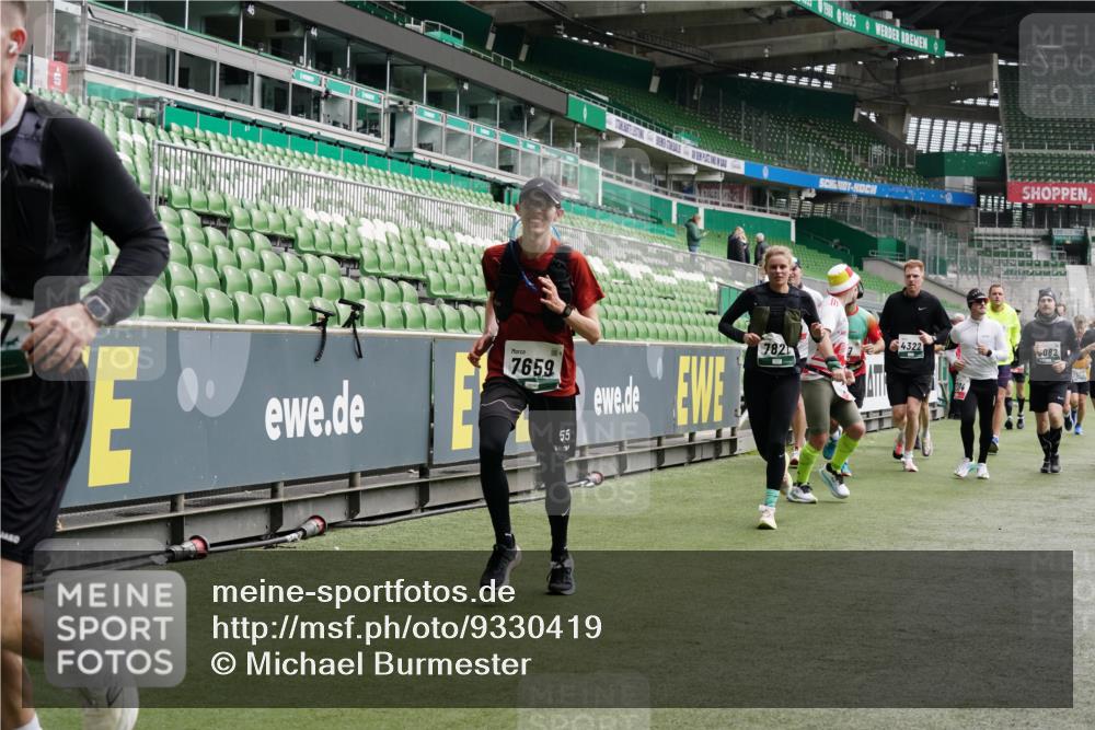 05.10.2025 - 20. swb-Marathon Bremen Michael Burmester http://msf.ph/oto/9330419 05.10.2025 13:02:28 Laufen im Stadion 97, 293, 428, 518, 721, 729, 772, 828, 843, 921, 1030, 1121, 1256, 1348, 1405, 1452, 1704, 1733, 1744, 1856, 1899, 1924, 2143, 2245, 2272, 2306, 2393, 2772, 2774, 2910, 2912, 3053, 3206, 3217, 3424, 3525, 3526, 3861, 3917, 3926, 3930, 4017, 4018, 4129, 4322, 4409, 4444, 4464, 4477, 4481, 4564, 4688, 4705, 4714, 4817, 4847, 4885, 4985, 5652, 5755, 5893, 5934, 6157, 6325, 6328, 6382, 7217, 7433, 7659, 8957, 152, 493, 1361, 1759, 1933, 2245, 2555, 2796 meine-sportfotos.de