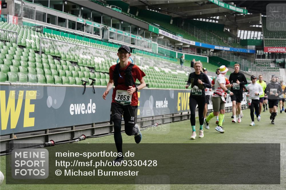 05.10.2025 - 20. swb-Marathon Bremen Michael Burmester http://msf.ph/oto/9330428 05.10.2025 13:02:29 Laufen im Stadion 97, 293, 428, 518, 721, 729, 772, 828, 843, 921, 1030, 1121, 1256, 1348, 1405, 1452, 1704, 1733, 1744, 1856, 1899, 1924, 1944, 2143, 2272, 2306, 2393, 2772, 2774, 2910, 2912, 3053, 3206, 3217, 3424, 3525, 3526, 3861, 3917, 3926, 3930, 4017, 4018, 4129, 4322, 4409, 4444, 4464, 4477, 4481, 4564, 4688, 4705, 4714, 4817, 4847, 4885, 4985, 5652, 5755, 5893, 5934, 6157, 6325, 6328, 6382, 7217, 7433, 7659, 8957, 152, 493, 1361, 1759, 1933, 2245, 2555, 2796 meine-sportfotos.de