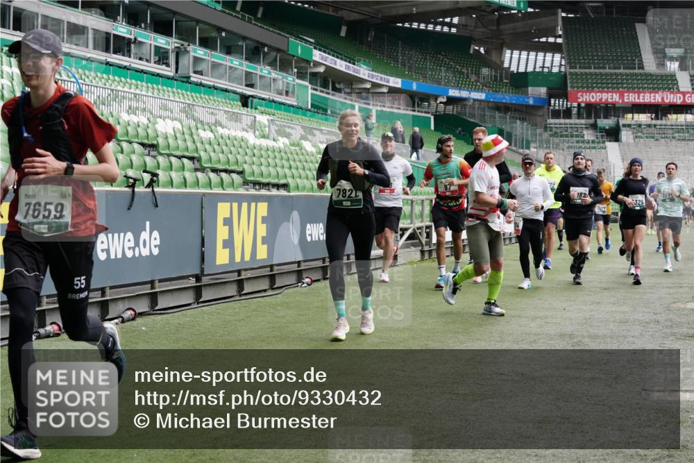 05.10.2025 - 20. swb-Marathon Bremen Michael Burmester http://msf.ph/oto/9330432 05.10.2025 13:02:29 Laufen im Stadion 97, 293, 428, 518, 721, 729, 772, 828, 843, 921, 1030, 1121, 1256, 1348, 1405, 1452, 1704, 1733, 1744, 1856, 1899, 1924, 1944, 2143, 2272, 2306, 2393, 2772, 2774, 2910, 2912, 3053, 3206, 3217, 3424, 3525, 3526, 3861, 3917, 3926, 3930, 4017, 4018, 4129, 4322, 4409, 4444, 4464, 4477, 4481, 4564, 4688, 4705, 4714, 4817, 4847, 4885, 4985, 5652, 5755, 5893, 5934, 6157, 6325, 6328, 6382, 7217, 7433, 7659, 8957, 152, 493, 1361, 1759, 1933, 2245, 2555, 2796 meine-sportfotos.de