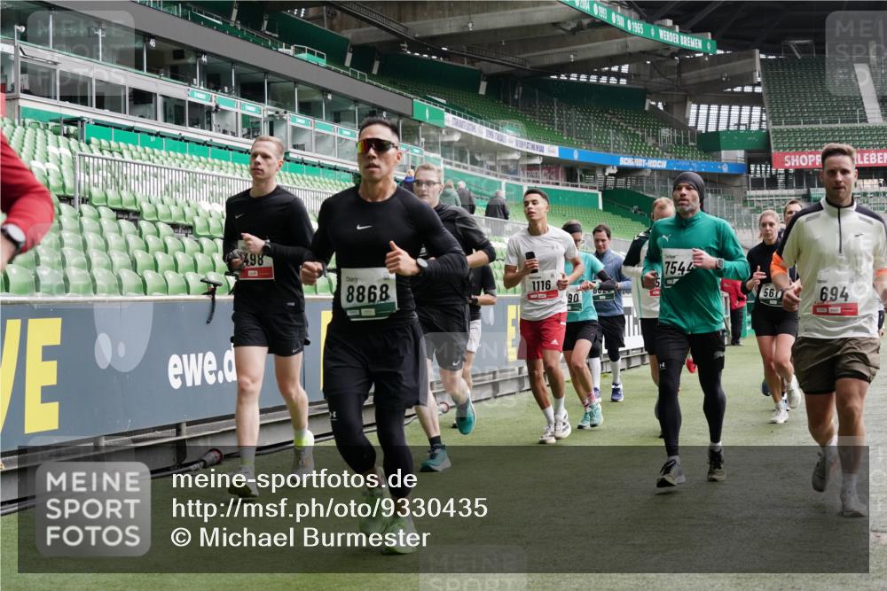 05.10.2025 - 20. swb-Marathon Bremen Michael Burmester http://msf.ph/oto/9330435 05.10.2025 13:00:29 Laufen im Stadion 47, 52, 271, 283, 491, 498, 575, 627, 694, 860, 954, 978, 1017, 1116, 1182, 1423, 1471, 1525, 1548, 1606, 1806, 1968, 2007, 2504, 2518, 2609, 2668, 2745, 2806, 2822, 2915, 3040, 3104, 3160, 3169, 3177, 3230, 3237, 3293, 3549, 3605, 3783, 4034, 4035, 4046, 4181, 4202, 4216, 4220, 4502, 4592, 4661, 4788, 4824, 4879, 5183, 5272, 5329, 5610, 5627, 5663, 5836, 5841, 6027, 6057, 6126, 6208, 6389, 6440, 6523, 6536, 6636, 6674, 6704, 6762, 6881, 7295, 7307, 7537, 7598, 7679, 8258 meine-sportfotos.de
