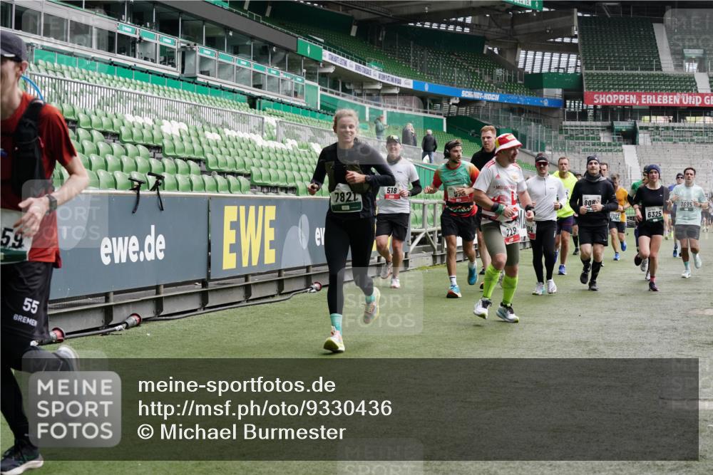 05.10.2025 - 20. swb-Marathon Bremen Michael Burmester http://msf.ph/oto/9330436 05.10.2025 13:02:29 Laufen im Stadion 97, 293, 428, 518, 721, 729, 772, 828, 843, 921, 1030, 1121, 1256, 1348, 1405, 1452, 1704, 1733, 1744, 1856, 1899, 1924, 1944, 2143, 2272, 2306, 2393, 2772, 2774, 2910, 2912, 3053, 3206, 3217, 3424, 3525, 3526, 3861, 3917, 3926, 3930, 4017, 4018, 4129, 4322, 4409, 4444, 4464, 4477, 4481, 4564, 4688, 4705, 4714, 4817, 4847, 4885, 4985, 5652, 5755, 5893, 5934, 6157, 6325, 6328, 6382, 7217, 7433, 7659, 8957, 152, 493, 1361, 1759, 1933, 2245, 2555, 2796 meine-sportfotos.de