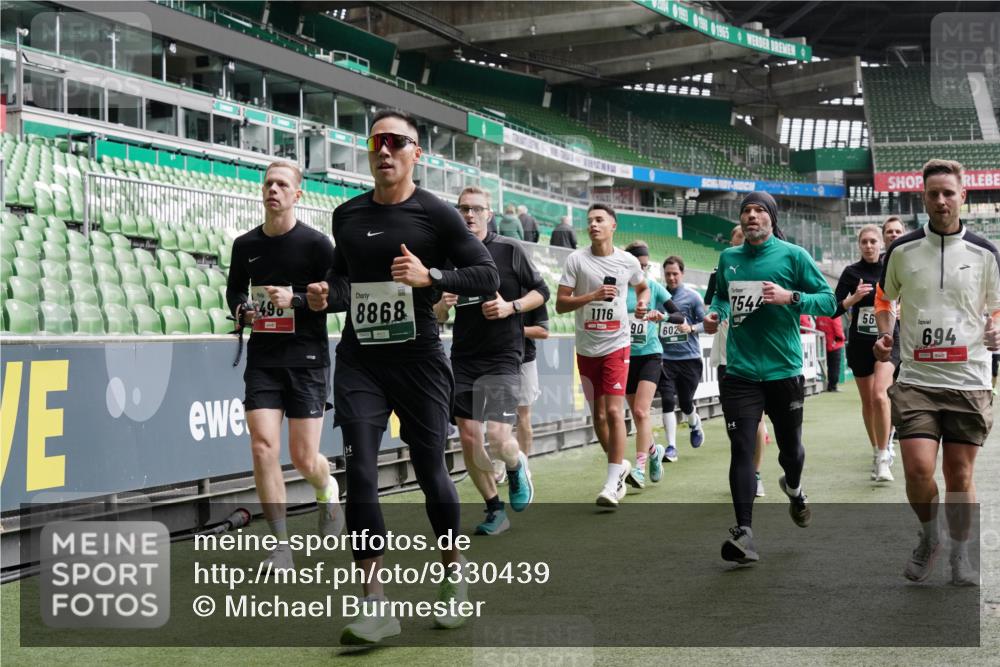 05.10.2025 - 20. swb-Marathon Bremen Michael Burmester http://msf.ph/oto/9330439 05.10.2025 13:00:29 Laufen im Stadion 47, 52, 271, 283, 491, 498, 575, 627, 694, 860, 954, 978, 1017, 1116, 1182, 1423, 1471, 1525, 1548, 1606, 1806, 1968, 2007, 2504, 2518, 2609, 2668, 2745, 2806, 2822, 2915, 3040, 3104, 3160, 3169, 3177, 3230, 3237, 3293, 3549, 3605, 3783, 4034, 4035, 4046, 4181, 4202, 4216, 4220, 4502, 4592, 4661, 4788, 4824, 4879, 5183, 5272, 5329, 5610, 5627, 5663, 5836, 5841, 6027, 6057, 6126, 6208, 6389, 6440, 6523, 6536, 6636, 6674, 6704, 6762, 6881, 7295, 7307, 7537, 7598, 7679, 8258 meine-sportfotos.de