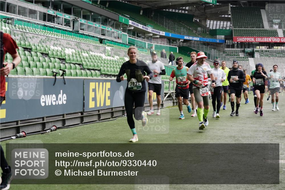 05.10.2025 - 20. swb-Marathon Bremen Michael Burmester http://msf.ph/oto/9330440 05.10.2025 13:02:29 Laufen im Stadion 97, 293, 428, 518, 721, 729, 772, 828, 843, 921, 1030, 1121, 1256, 1348, 1405, 1452, 1704, 1733, 1744, 1856, 1899, 1924, 1944, 2143, 2272, 2306, 2393, 2772, 2774, 2910, 2912, 3053, 3206, 3217, 3424, 3525, 3526, 3861, 3917, 3926, 3930, 4017, 4018, 4129, 4322, 4409, 4444, 4464, 4477, 4481, 4564, 4688, 4705, 4714, 4817, 4847, 4885, 4985, 5652, 5755, 5893, 5934, 6157, 6325, 6328, 6382, 7217, 7433, 7659, 8957, 152, 493, 1361, 1759, 1933, 2245, 2555, 2796 meine-sportfotos.de