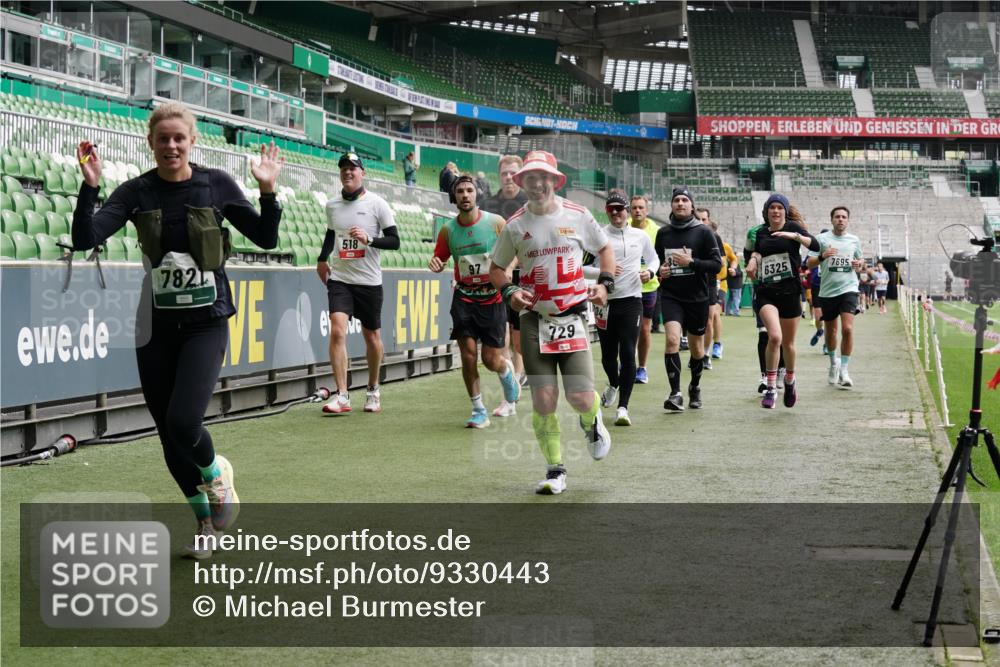 05.10.2025 - 20. swb-Marathon Bremen Michael Burmester http://msf.ph/oto/9330443 05.10.2025 13:02:30 Laufen im Stadion 97, 293, 428, 518, 721, 729, 772, 828, 843, 921, 1030, 1121, 1256, 1348, 1405, 1452, 1704, 1733, 1744, 1856, 1899, 1924, 1944, 2143, 2272, 2306, 2393, 2772, 2774, 2910, 2912, 3053, 3206, 3217, 3424, 3525, 3526, 3861, 3917, 3926, 3930, 4017, 4018, 4129, 4322, 4409, 4444, 4464, 4477, 4481, 4564, 4688, 4705, 4714, 4817, 4847, 4885, 4985, 5652, 5755, 5893, 5934, 6157, 6325, 6328, 6382, 7217, 7433, 7659, 8526, 8957, 152, 493, 1361, 1759, 1933, 2245, 2555, 2796 meine-sportfotos.de