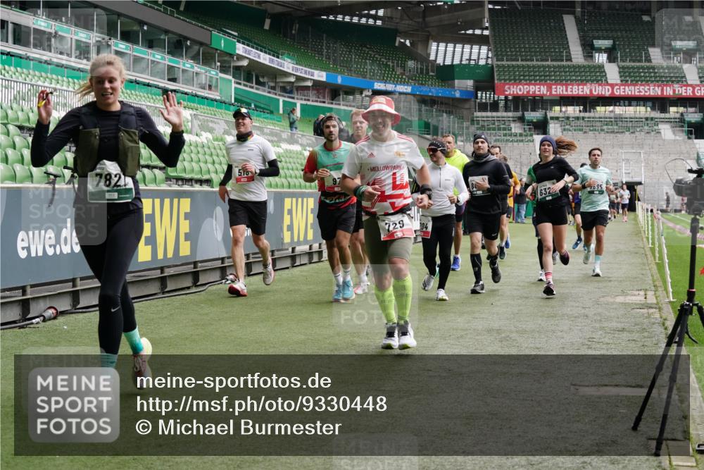 05.10.2025 - 20. swb-Marathon Bremen Michael Burmester http://msf.ph/oto/9330448 05.10.2025 13:02:30 Laufen im Stadion 97, 293, 428, 518, 721, 729, 772, 828, 843, 921, 1030, 1121, 1256, 1348, 1405, 1452, 1704, 1733, 1744, 1856, 1899, 1924, 1944, 2143, 2272, 2306, 2393, 2772, 2774, 2910, 2912, 3053, 3206, 3217, 3424, 3525, 3526, 3861, 3917, 3926, 3930, 4017, 4018, 4129, 4322, 4409, 4444, 4464, 4477, 4481, 4564, 4688, 4705, 4714, 4817, 4847, 4885, 4985, 5652, 5755, 5893, 5934, 6157, 6325, 6328, 6382, 7217, 7433, 7659, 8526, 8957, 152, 493, 1361, 1759, 1933, 2245, 2555, 2796 meine-sportfotos.de