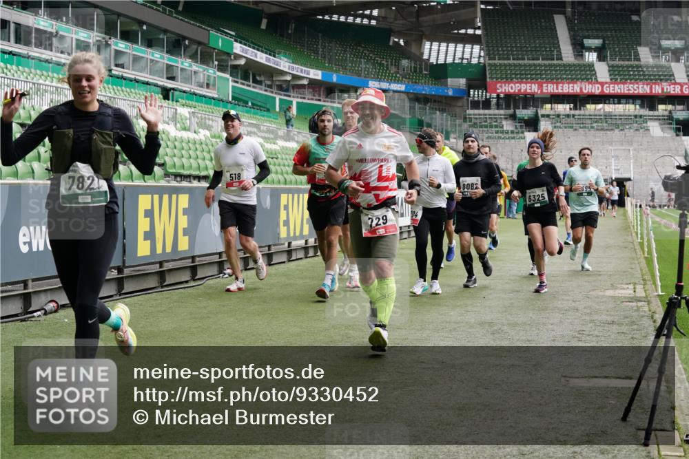 05.10.2025 - 20. swb-Marathon Bremen Michael Burmester http://msf.ph/oto/9330452 05.10.2025 13:02:30 Laufen im Stadion 97, 293, 428, 518, 721, 729, 772, 828, 843, 921, 1030, 1121, 1256, 1348, 1405, 1452, 1704, 1733, 1744, 1856, 1899, 1924, 1944, 2143, 2272, 2306, 2393, 2772, 2774, 2910, 2912, 3053, 3206, 3217, 3424, 3525, 3526, 3861, 3917, 3926, 3930, 4017, 4018, 4129, 4322, 4409, 4444, 4464, 4477, 4481, 4564, 4688, 4705, 4714, 4817, 4847, 4885, 4985, 5652, 5755, 5893, 5934, 6157, 6325, 6328, 6382, 7217, 7433, 7659, 8526, 8957, 152, 493, 1361, 1759, 1933, 2245, 2555, 2796 meine-sportfotos.de
